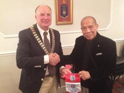 President Bob receives a pennant from visiting Rotarian Pudjadi Soekarno of the Jakarta club