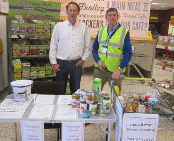 The rotary Club of Denbigh help out at Morrison's collection.
The picture below shows Rtn. Elfed taking over from Food Bank collection organiser Rhys Thomas of Denbigh