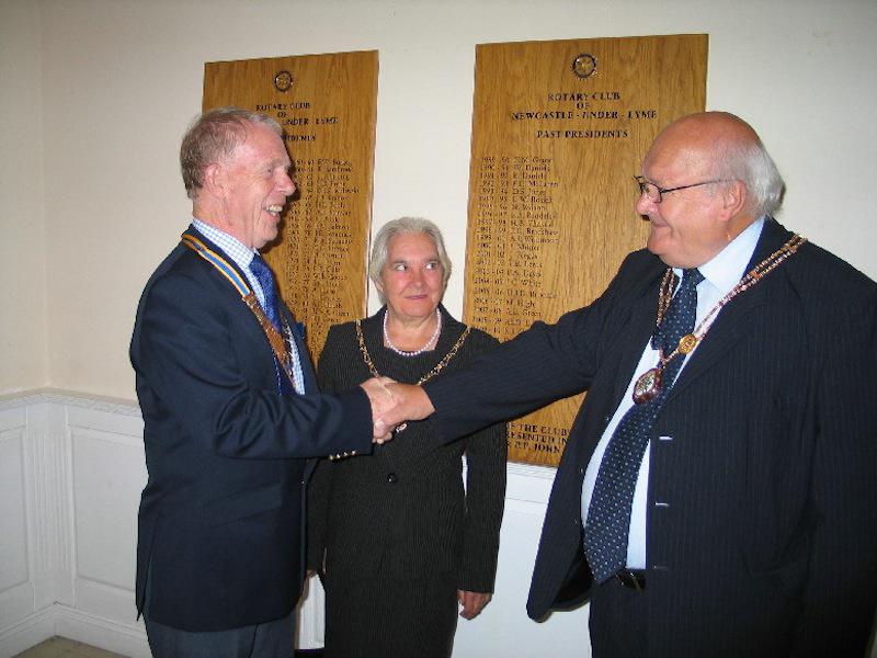 Mayor Eddie Boden (Right) being greeted by Club President Brian Lewis with Mayoress Doris Boden