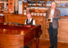 The duo entertains members and guests at the Jazz Supper