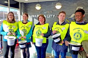 Bucket collection with young Rotaract volunteers