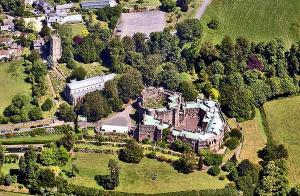 Berkeley Castle and surroundings