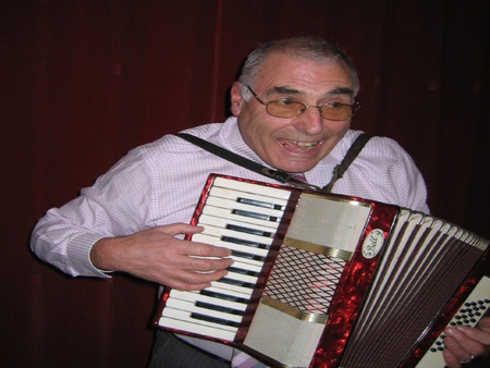 GRAHAM ON ACCORDIAN