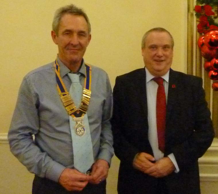 President-of-the-Rotary-Club-Of-Southport-Links-John-Doyle-with-Ken-Fretwell-of-The-British-Heart-Foundation