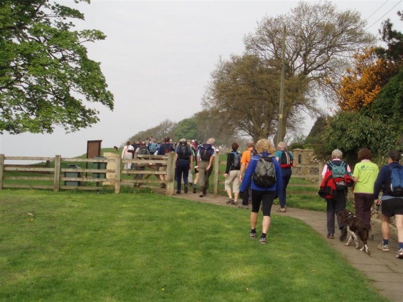 Walkers entering the Shawl at Leyburn
