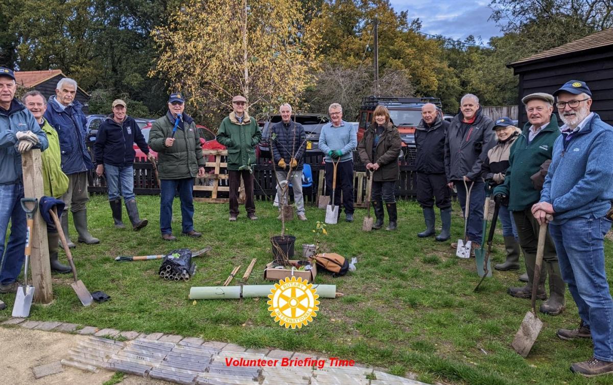 The team briefing before the planting of 120 hedge saplings and 20 trees