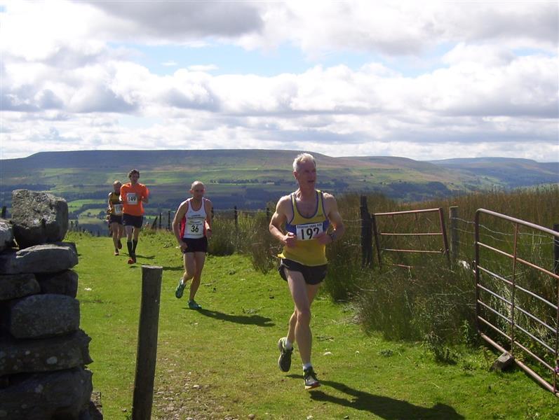 Early leaders reach top of Black Hill