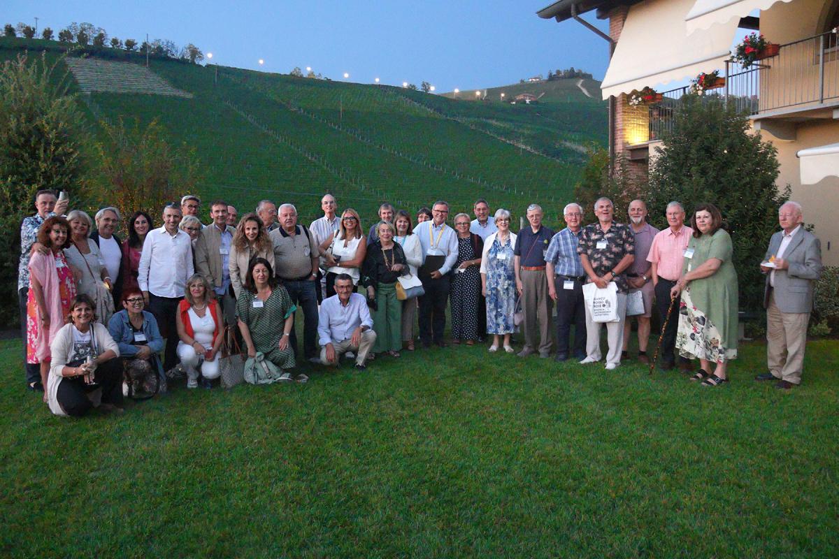 Group photo at the Winery 2023