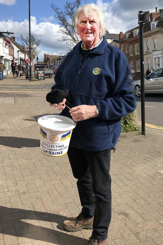 Roger Kettle collecting for Ukraine