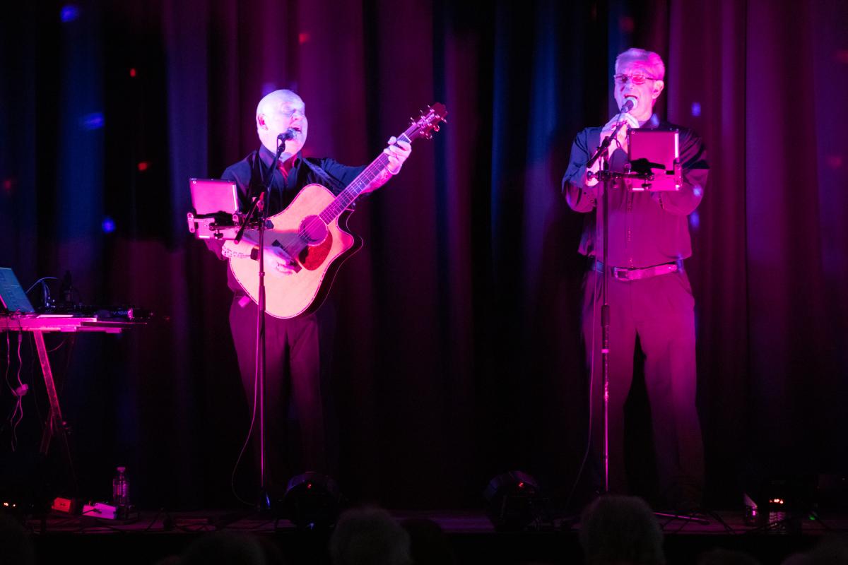 ‘Short Notice’, singing duo Daren & Gary.