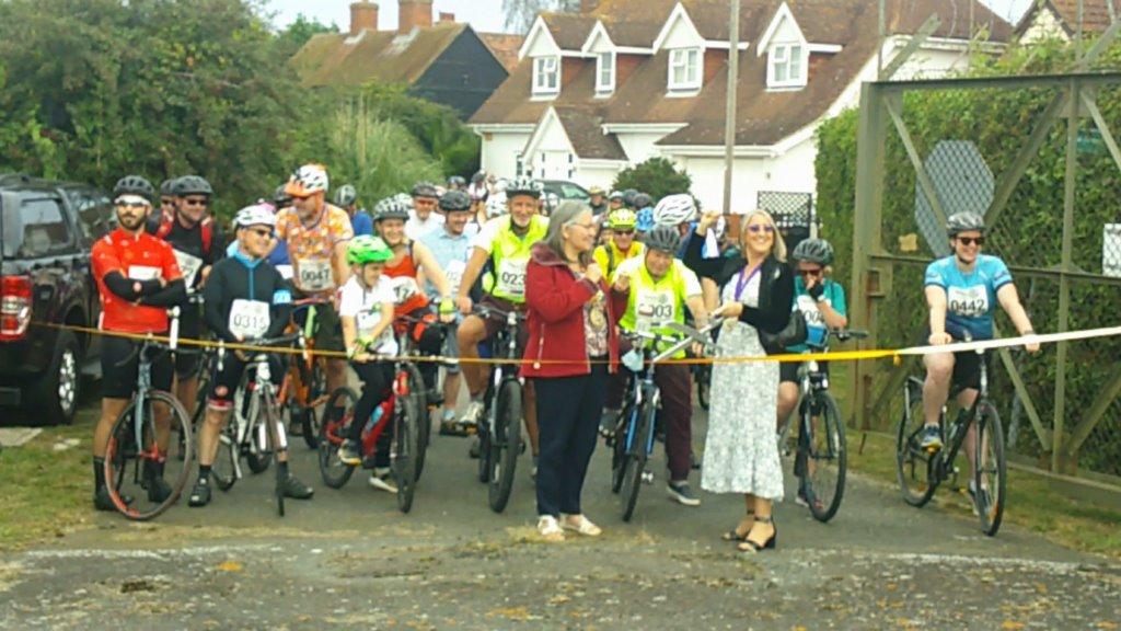 2021 Foulness Bike Ride - The Chairman of Rochford District Council Cllr Julie Gooding and the Mayor of Southend on Sea Cllr Margaret Borton officiated at the start of the 2021 Foulness Bike Ride.