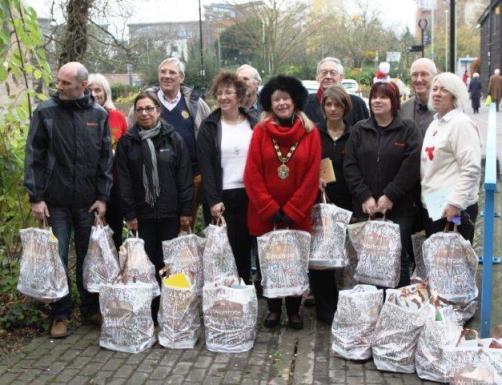 Christmas parcels delivered to oild people