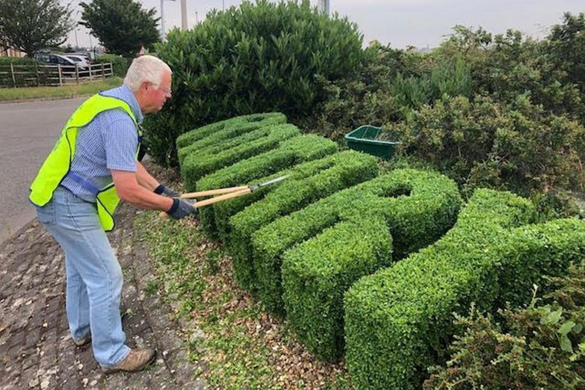 Clive clips the Rotary Bushes