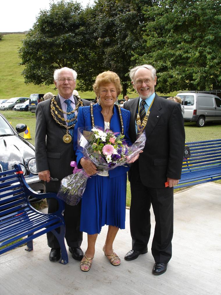Seats Presentation - President Bill with the Mayor and Mayoress
