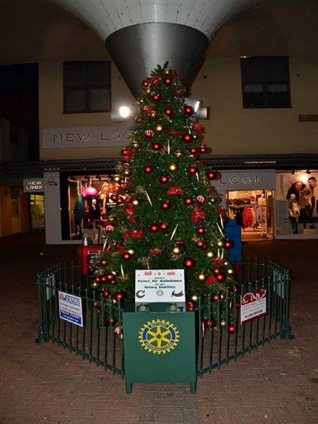 Christmas tree during installation