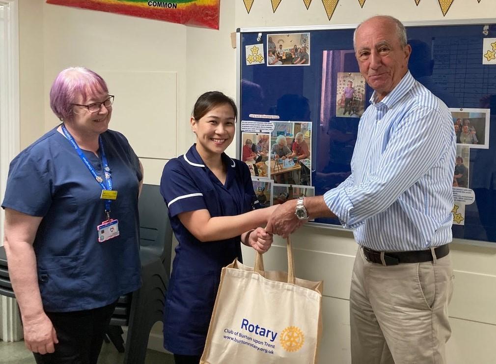 Delivery of 150th pack to the hospital staff.
