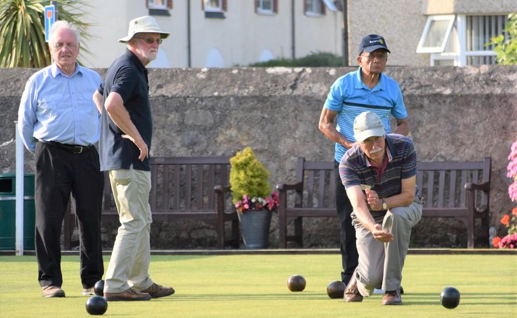 Llandudno Rotary on the crown green - Expert at work – “watch and learn”