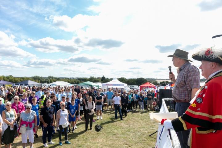 Addressing the crowds before the start