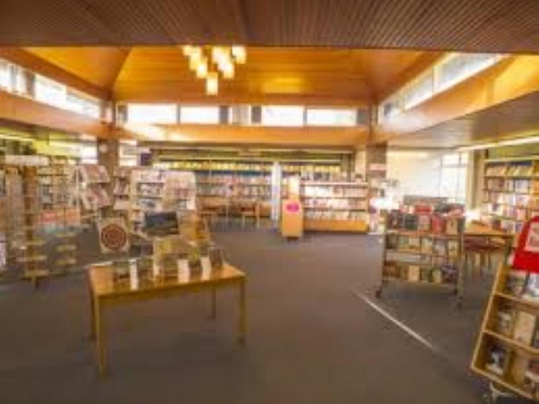 2016: Haddenham Community Library - 
