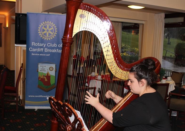 Ffion Walsh plays before breakfast