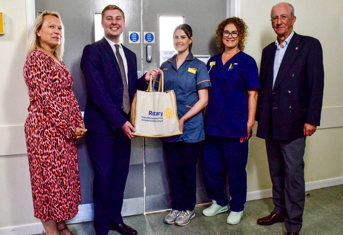 Presentation of 200th Hospital Pack