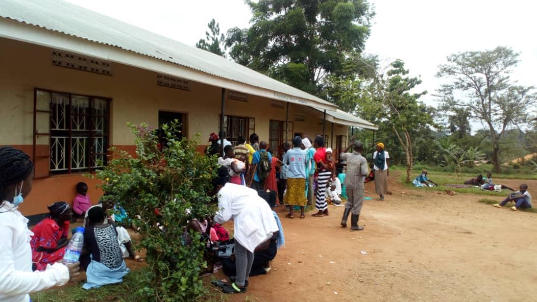 Ndwaddemutwe - Medical camp at Ndwaddemutwe Primary School