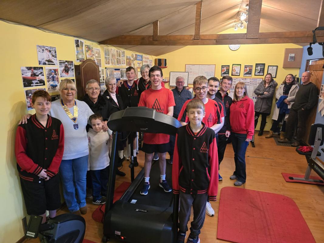 Newark Castle Rotarians with members of the 4As Kayaking Club
