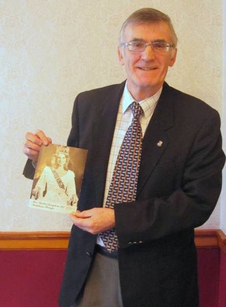 Iain proudly displaying his signed photo.