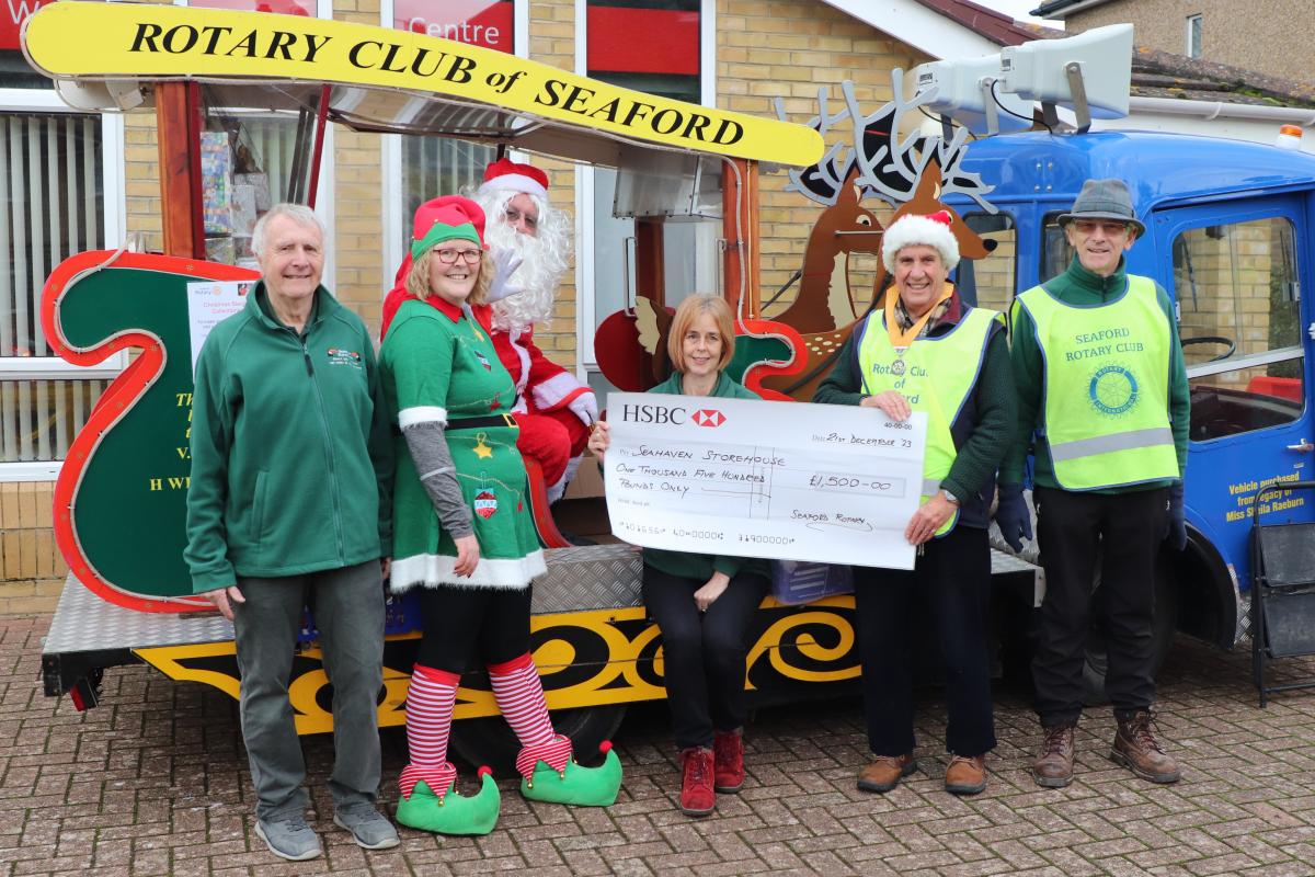 Vice President Clive Livingstone presenting the donation cheque to Dawn Woodgate from Seahaven Storehouse