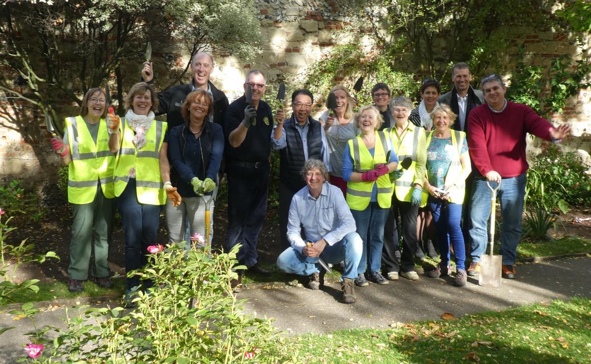 Tiel Rotary Visit to Plant Tulip Bulbs - 