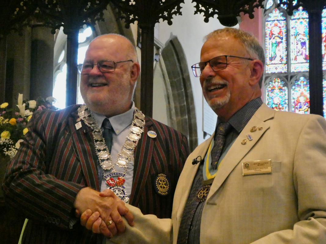 Paul Frostick our new DG awarding Graham Forster his Assistant District Governor’s Jewel.
