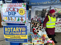 The Rotary Club of Rayleigh Mill helps the people of Hockley get into the Festive Spirit - All set, ready to go