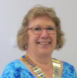 A long-haired lady wearing a Presidential chain of office