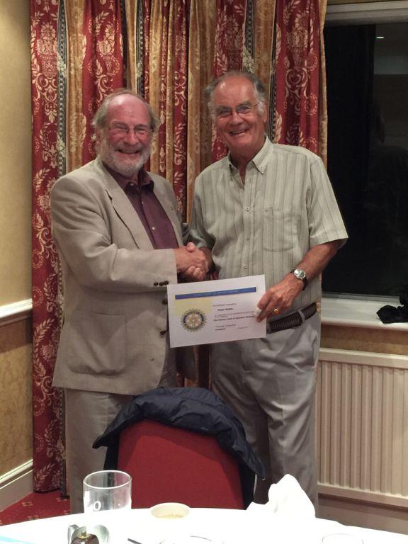 Robin presenting Peter with his certificate.