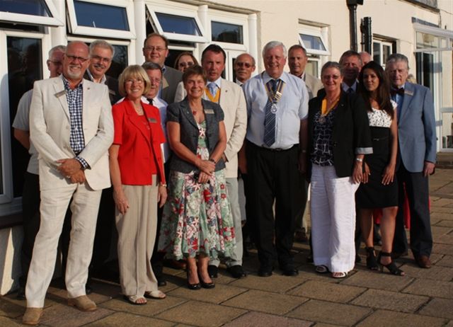 Members of SMRC pose with new Pres. Reg for the annual Club Photo.2011