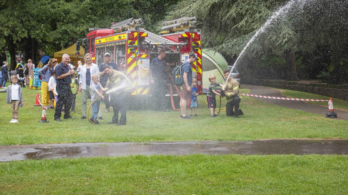 Ukranian visitors enjoying an afternoon in Kingsgate Park with help from the local Fire Brigade.
