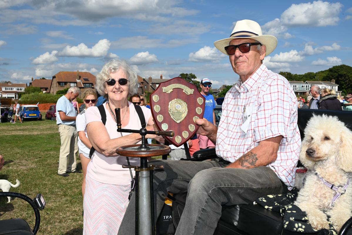 Gosport Vehicle Rally prize-giving - Cindy Edge presents the Roy Edge Shield to VIG1899, a Bruton Voilurette type D.