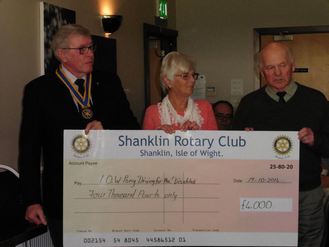 Club President Steve Knight presents 'BIG' cheque to Robert & Sheila Young