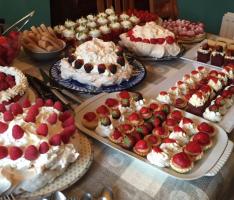 Strawberries and sparkling wine at Ann's