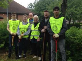 Rotary members, Kings Academy students and councillor involved in the tidy up.?