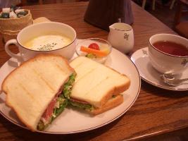 By Kanko from Nagasaki, Japan - Lunch Time / in Afternoon Tea, CC BY 2.0, https://commons.wikimedia.org/w/index.php?curid=2213598