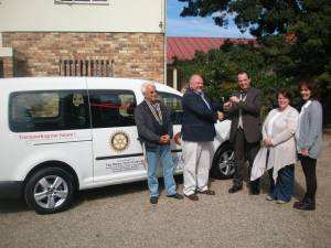 Transport being handed over to the hospital