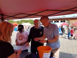 President Maureen, Rotarians Hank and Tom persuade MSP Willie Rennie to buy a raffle ticket.