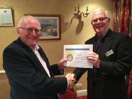Rtn Colin Parker (left) being thanked by Rtn Graham Pooley for his talk about life in Western Australia