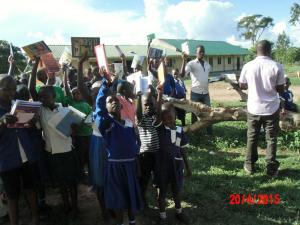 Children displaying their new books