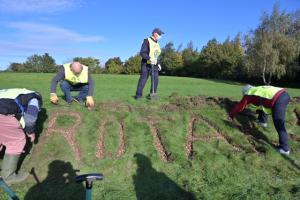 planting crocus in support on End Poilo Now