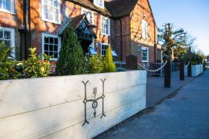 LADIES EVENT: Christmas Dinner at The Huntsman, Brockenhurst. 