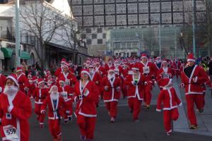 The Santa Fun Run Start at Drake Circus