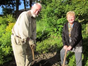 President Maxine with club member Duncan Clark get digging for the Jubilee planting