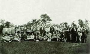 Attendees at Rotary’s first convention in Chicago in 1910. Rotary’s first fiscal year began the day after the convention ended. 